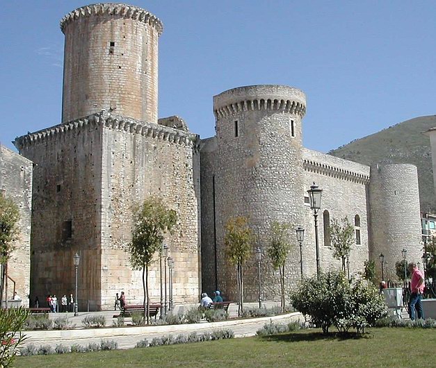 Файл:CastelloFondi.jpg