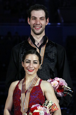 Кастелли и её партнёр Саймон Шнапир на чемпионате четырёх континентов (2013)