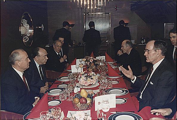 Файл:Bush and Gorbachev at the Malta summit in 1989.gif