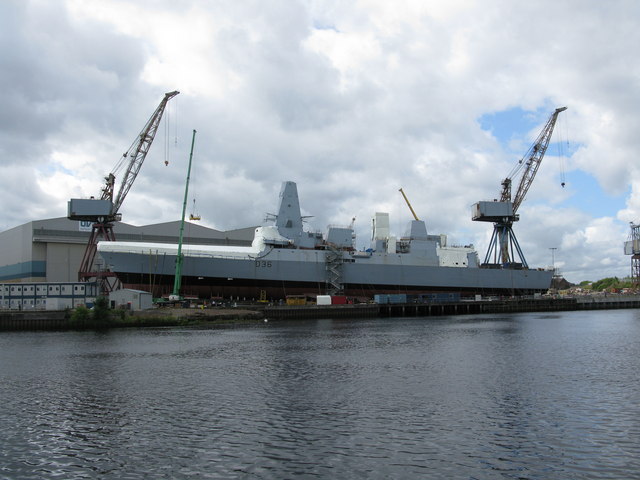 Файл:Destroyer 'Defender' under construction - geograph.org.uk - 1433379.jpg