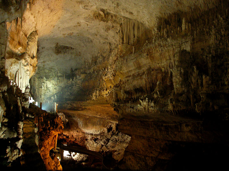 Файл:Upper Jeita Grotto.jpg