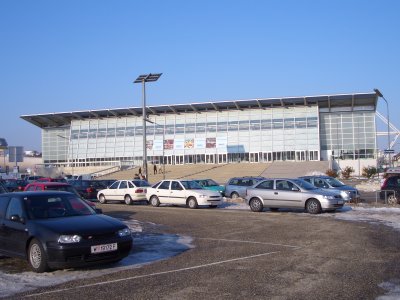 Файл:Albert-Schultz-Halle.jpg