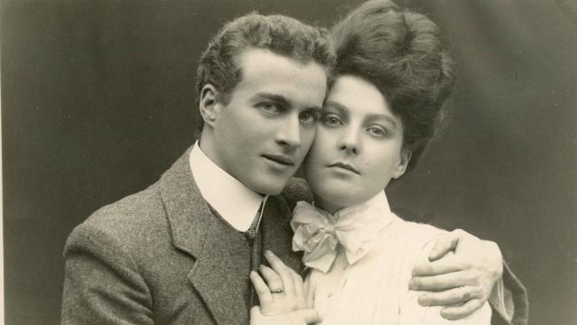 Файл:Lionel Logue 1906.jpg