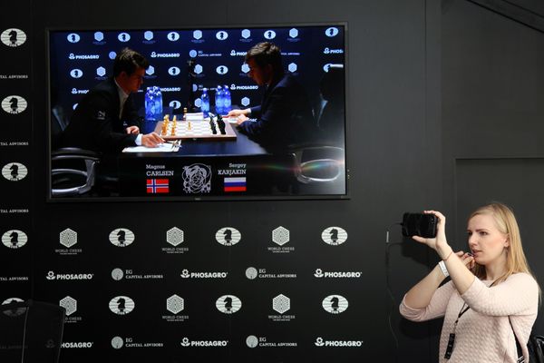 Файл:World Chess Championship 2016 Game 3 - 4.jpg