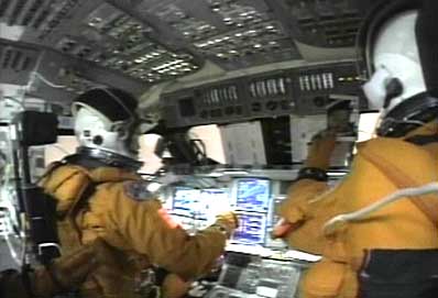 Файл:STS-107 Cockpit Video 3.jpg
