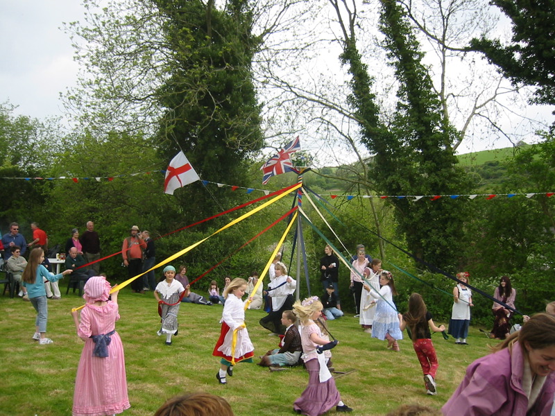 Файл:MaypoleDanceWinterbourneHoughton2006.jpg