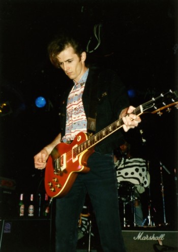 Файл:Models-sean-kelly-onstage.jpg