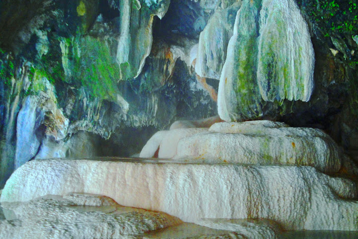 Файл:Satan's bridge, Cave.jpg