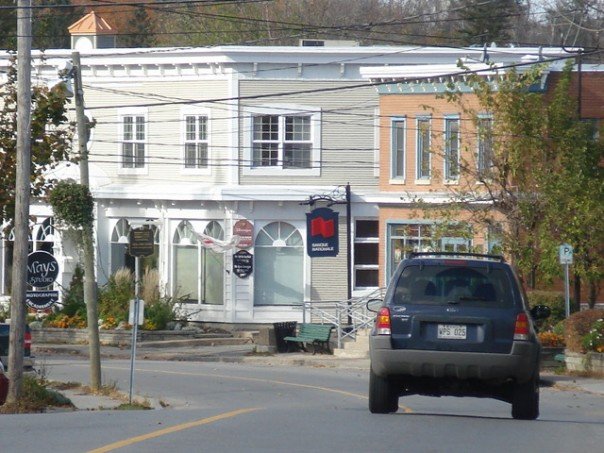 Файл:Main Road, Hudson, Quebec.jpg