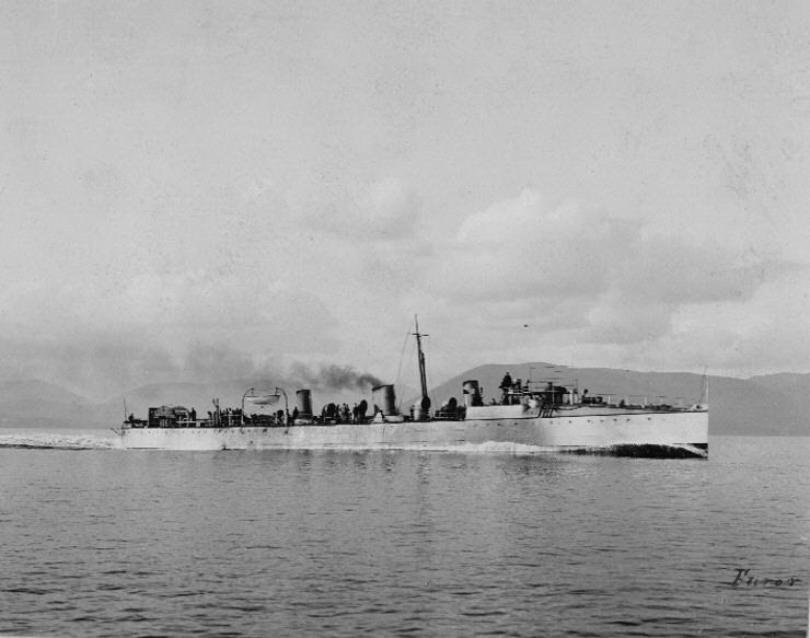 Файл:Destroyer Furor, ca.1896.jpg