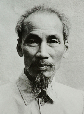 Файл:Ho Chi Minh 1946.jpg