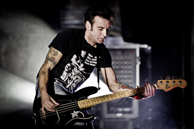 Файл:Simon Gallup 2012.jpeg