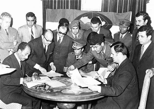 Файл:Sadat Qaddafi Assad 1971.jpg