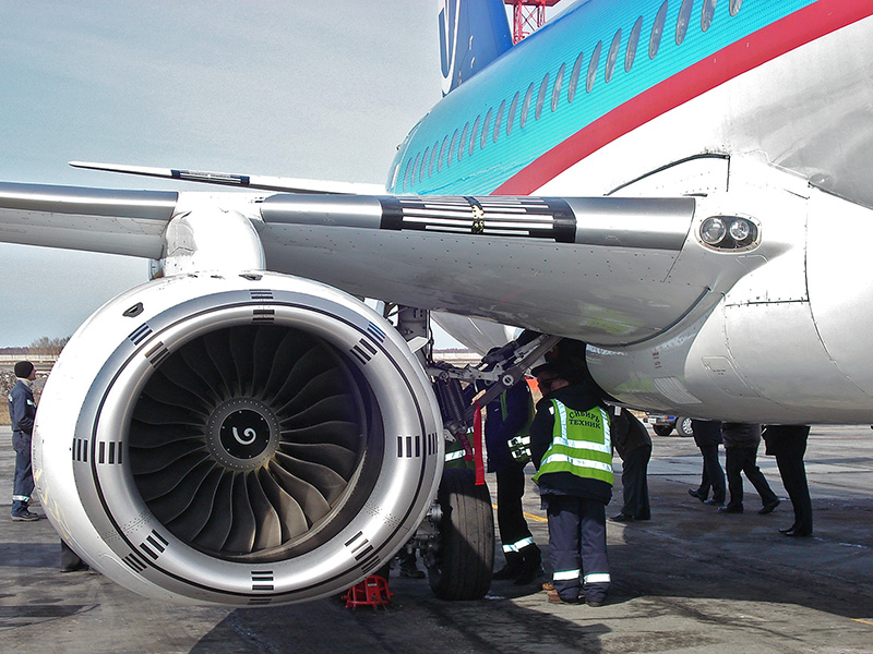 Файл:SSJ-100 bort1 engine.jpg