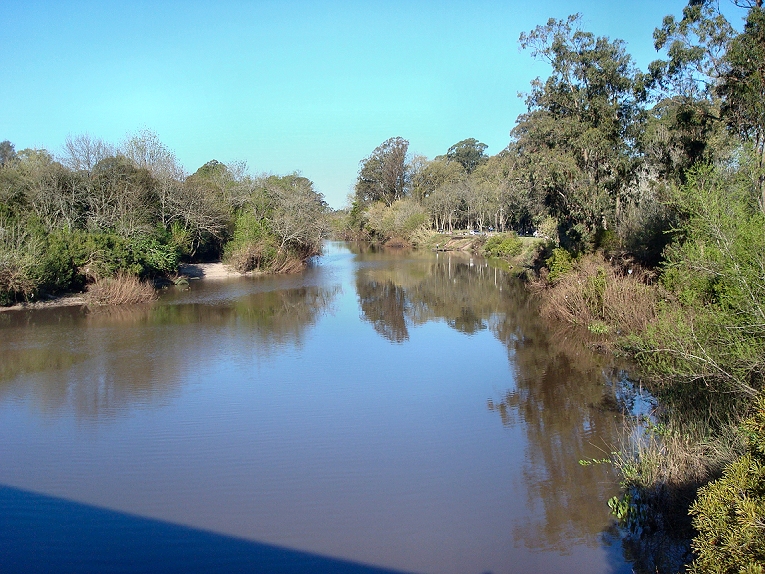 Файл:Arroyo Pando at Pando.jpg