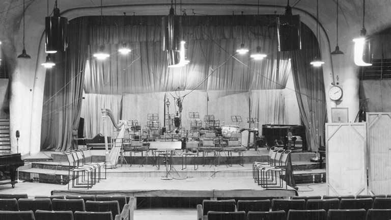 Файл:Paris Studios.jpg