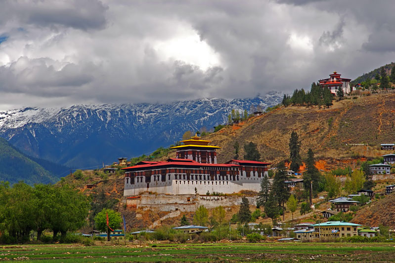 Файл:Cloud-hidden, whereabouts unknown (Paro, Bhutan).jpg