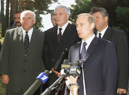Файл:Vladimir Putin 7 September 2001-3.jpg