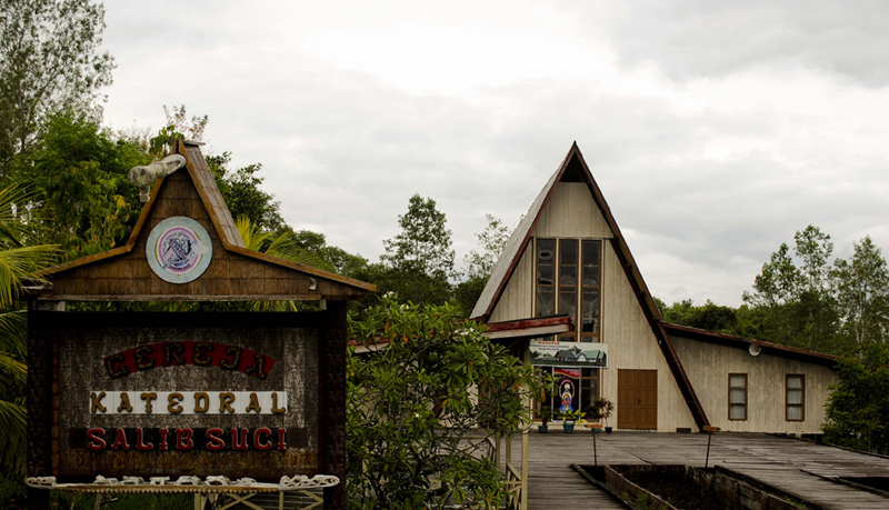 Файл:Salib Suci Cathedral Church.jpg
