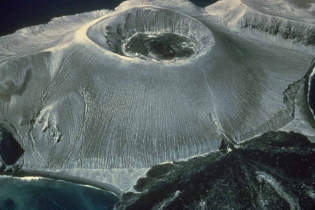 Файл:Bárcena tuff cone.jpg