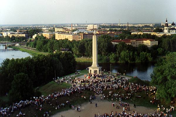 Файл:Fortress Obelisk Velikiye Luki.jpg