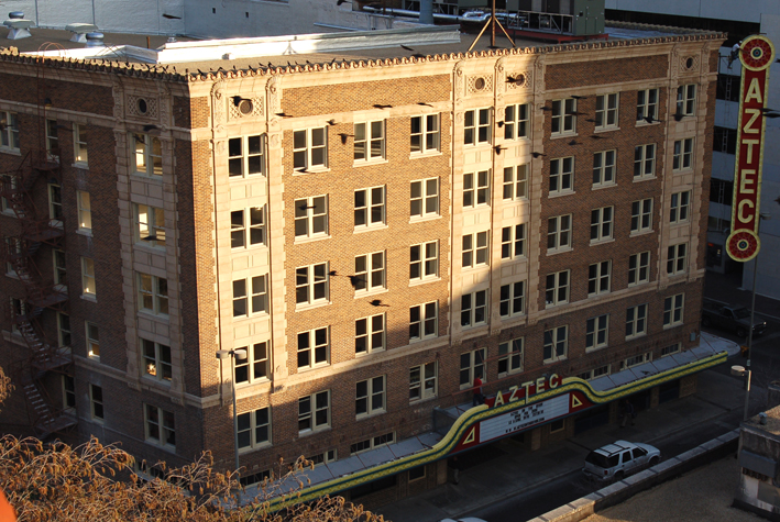 Файл:Aztec On The River - Building.jpg