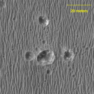 Файл:Triplet crater HiRISE.png