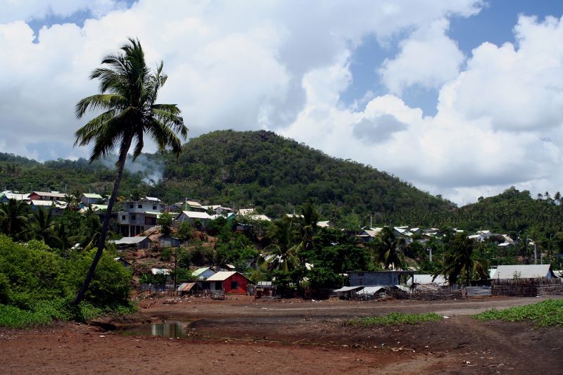 Файл:Village-Mtsamoudou.jpg