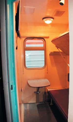 Файл:4ES5K interior - sleeping room.jpg