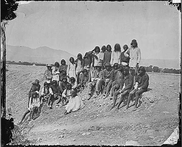 Файл:Group of Mohave Indians 1871.gif