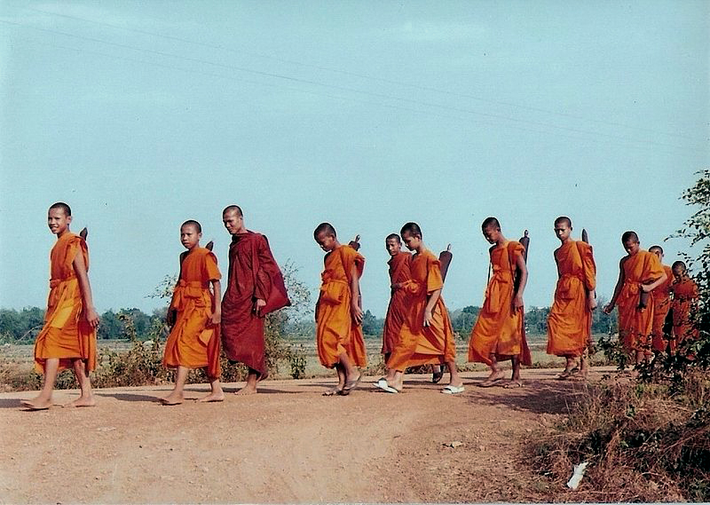 Файл:Monk on pilgrimage.jpg