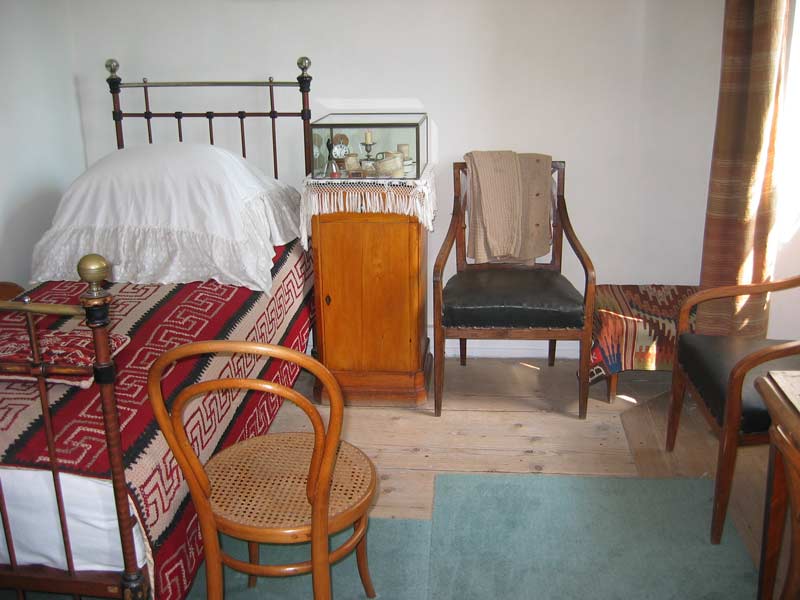 Файл:Tolstoy room.jpg