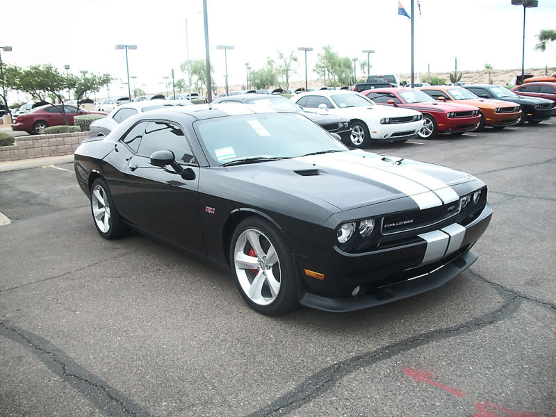 Файл:Dodge Challenger SRT8 2011.png