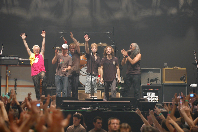 Файл:PearlJamBécs2006.jpg