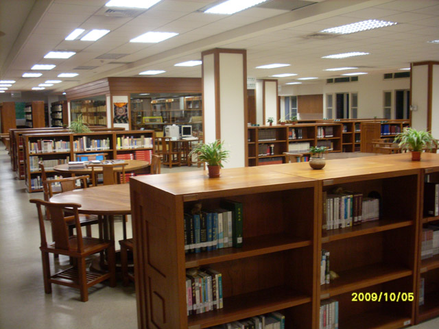 Файл:DDBC Library 1F interior 20091005.jpg