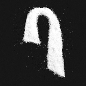 Обложка сингла Эйвы Макс «Salt» (2019)