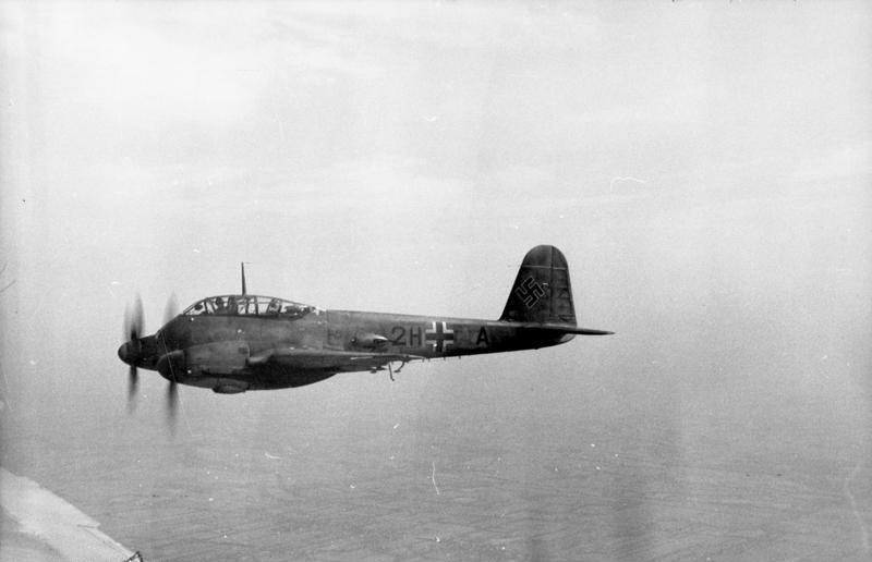 Файл:Bundesarchiv Bild 101I-363-2270-18, Frankreich, Flugzeug Me 210.jpg