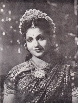 в фильме Mangaiyarkarasi (1949)