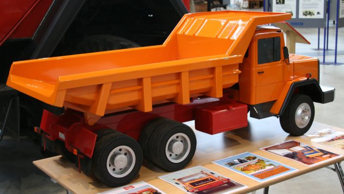 Файл:Modell Delta-Projekt Muldenkipper Magirus-Deutz.jpg