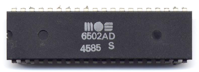 Файл:MOS 6502AD 4585 top.jpg