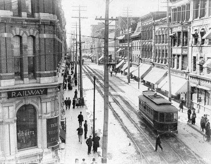 Файл:Tram on Sparks Street 1909.jpg