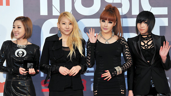 Fail:2NE1 from acrofan 2.jpg