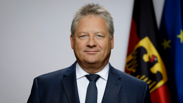 Файл:Bruno-Kahl.jpg