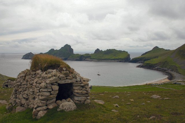 Файл:Cleit above Village Bay.jpg