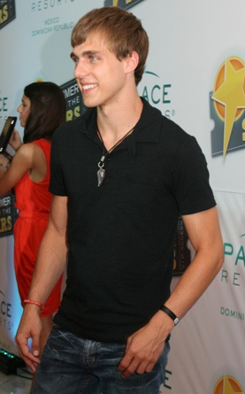 Файл:Cody Linley 2011.jpg