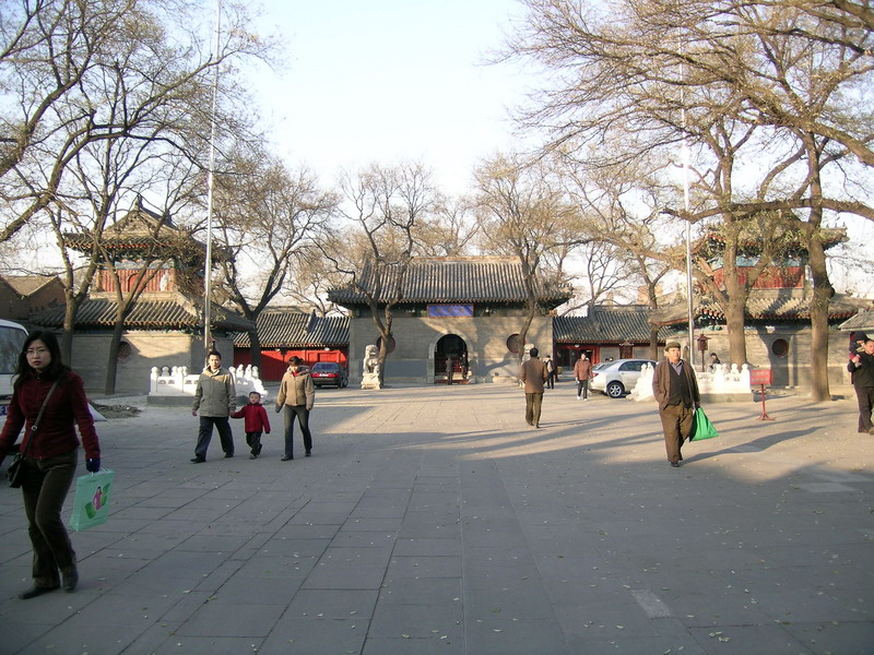 Файл:Guangji Temple Main Garden.jpg