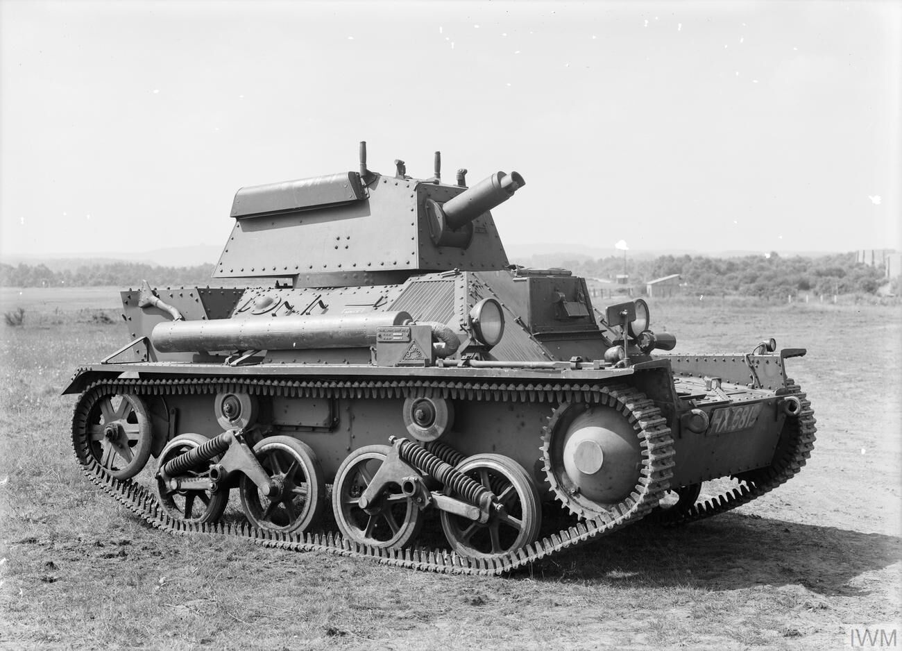 Файл:IWM-KID-333-Light-tank-MkIII.jpg