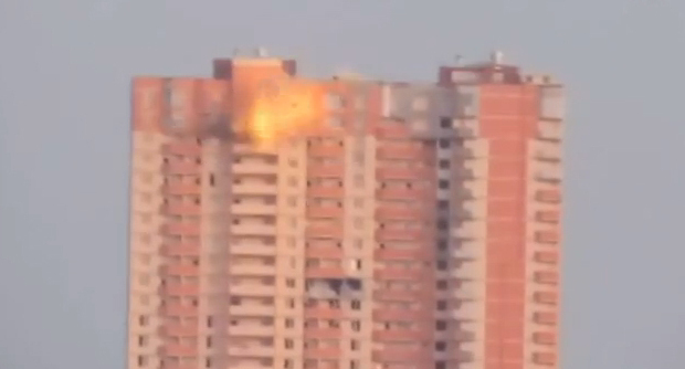 Файл:Shells hit residential building in Lugansk, August 7, 2014.jpg