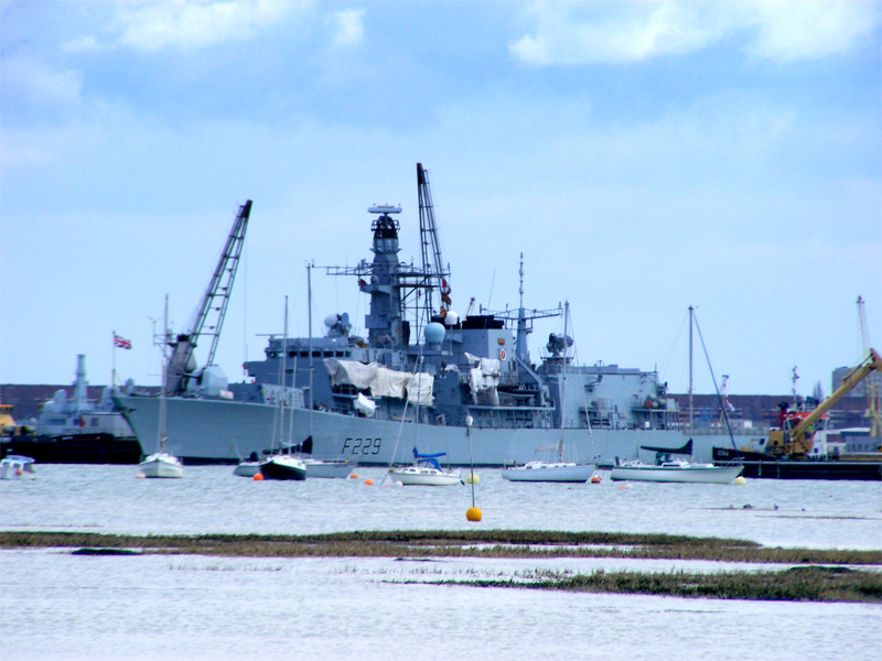 Файл:HMS Lancaster (F229).jpg