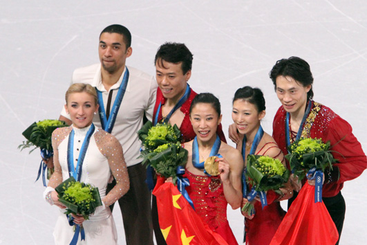 Файл:2010 Olympics Figure Skating Pairs - Podium - 3645a.jpg